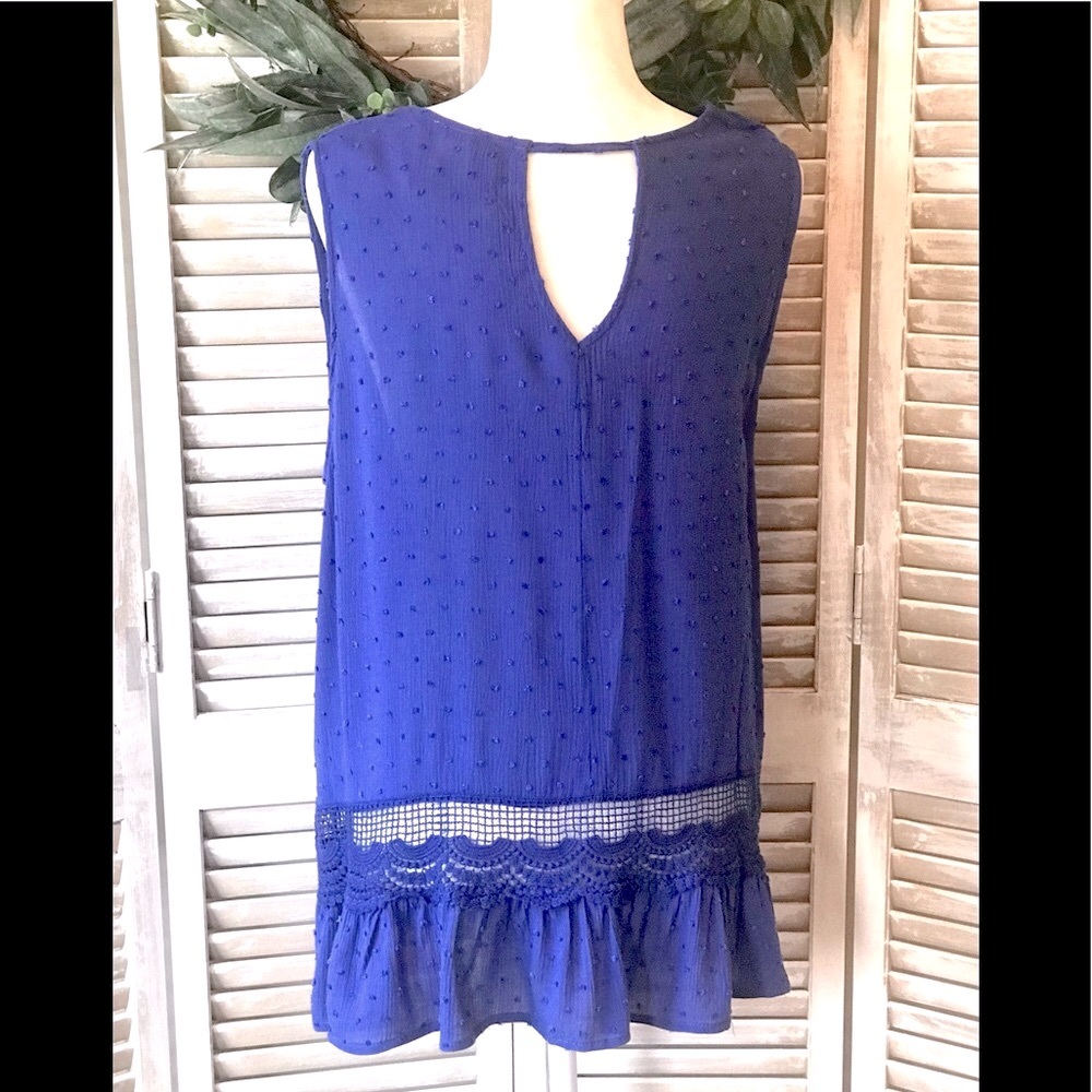 2/$15 MIX&MATCH  ✴️LAST ONE ✴️ SLEEVELESS DOTTED TOP W/ RUFFLED HEM - Picture 2 of 5